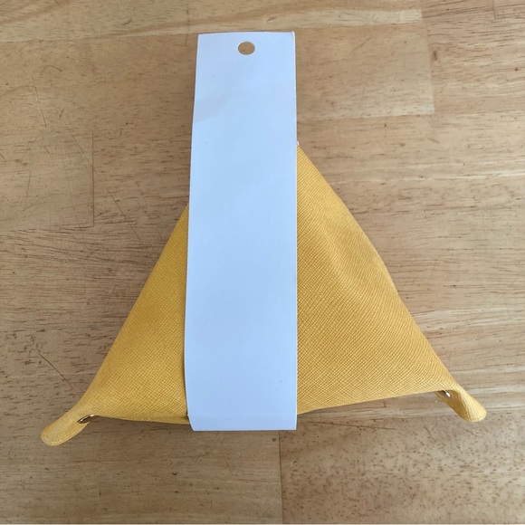 Elevation by Tina Wells Vegan leather triangle valet trays set of 3 - Picture 5 of 12